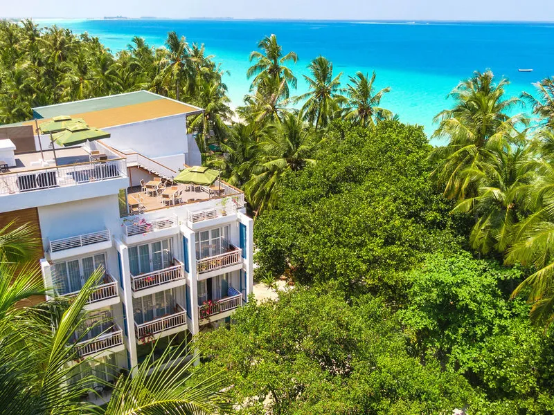 Zračni posnetek hotela Dhiguveli Maldives na otoku Dhigurah