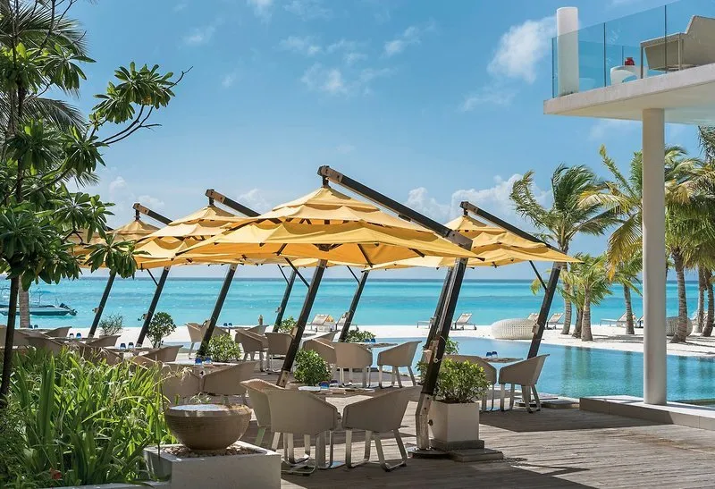 Podvodna restavracija Subsix z razgledom na koralni greben