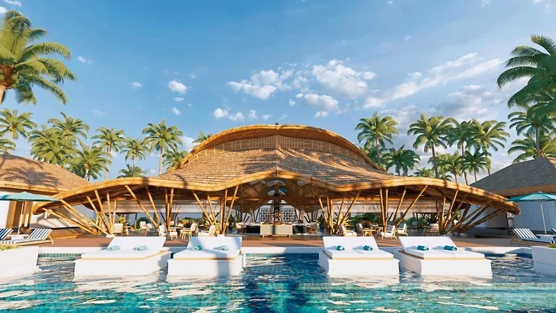 Moderna arhitektura glavnega bazena v resortu Rah Gili Maldivi